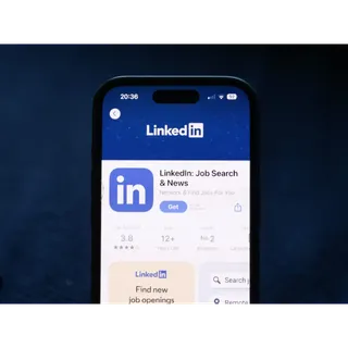 Linkedin Premium (1 year) - business (login needed)