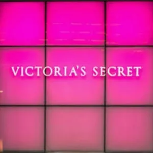 victoria secret gift card 150$