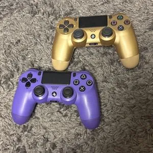 PS4 controllers 