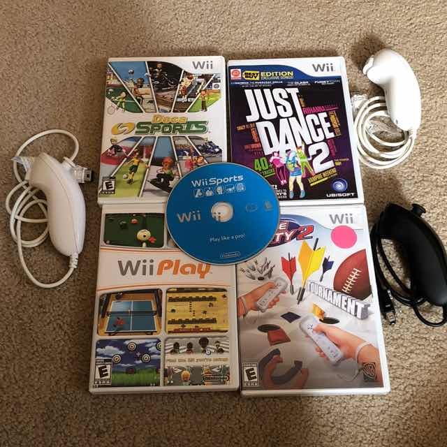 Deca Sports Just Dance 2 Wii Play Game Party 2 And Three Numb Chucks Wii Spiele Good Gameflip - how to play roblox on wii